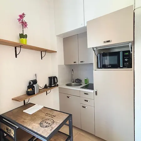 Charming In The Heart Of شقة